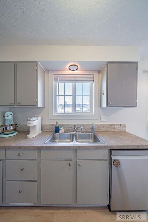 Image 8 of property listing at 605 S Maurine Drive, Idaho Falls, ID 83401