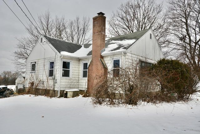 12001 W Donges Bay ROAD, Mequon, WI 53097