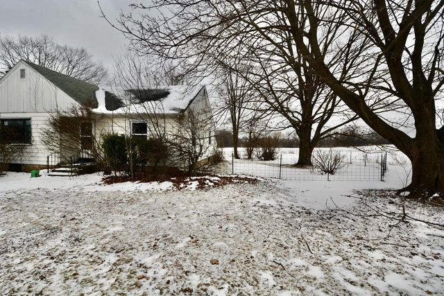 12001 W Donges Bay ROAD, Mequon, WI 53097