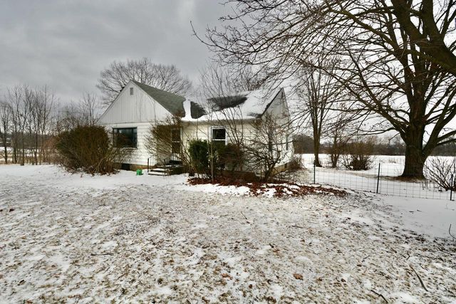 12001 W Donges Bay ROAD, Mequon, WI 53097