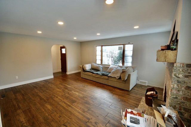 12001 W Donges Bay ROAD, Mequon, WI 53097