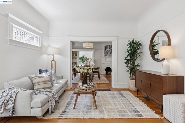 2607 Alcatraz Ave, Berkeley, CA 94705