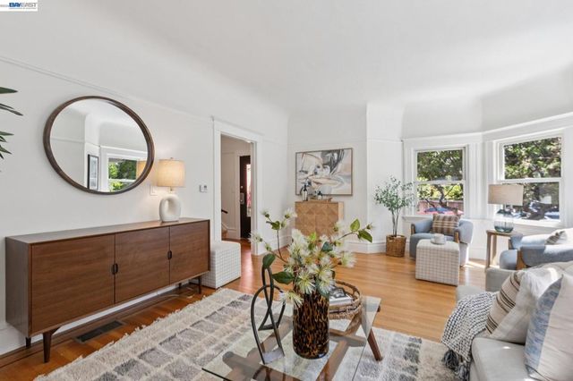 2607 Alcatraz Ave, Berkeley, CA 94705