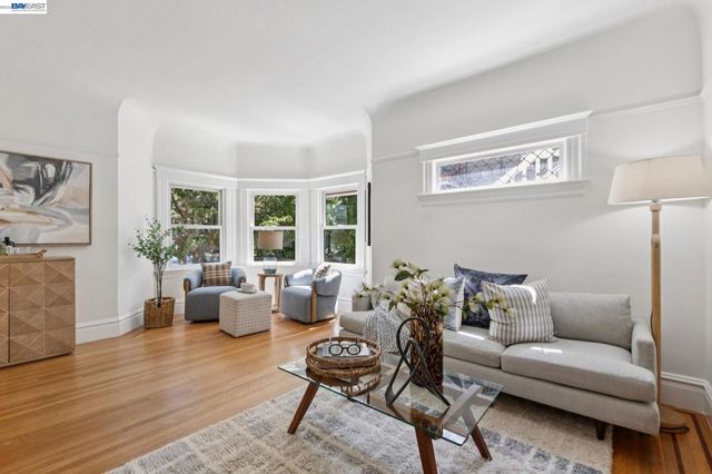 2607 Alcatraz Ave, Berkeley, CA 94705
