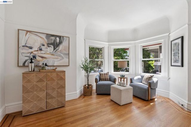 2607 Alcatraz Ave, Berkeley, CA 94705