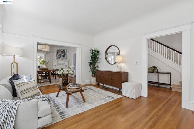 2607 Alcatraz Ave, Berkeley, CA 94705