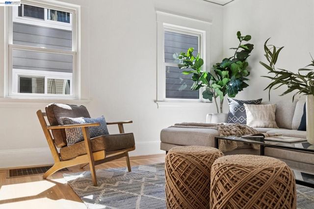 2607 Alcatraz Ave, Berkeley, CA 94705
