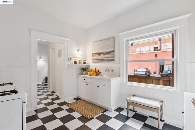 2607 Alcatraz Ave, Berkeley, CA 94705