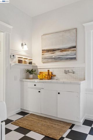 2607 Alcatraz Ave, Berkeley, CA 94705