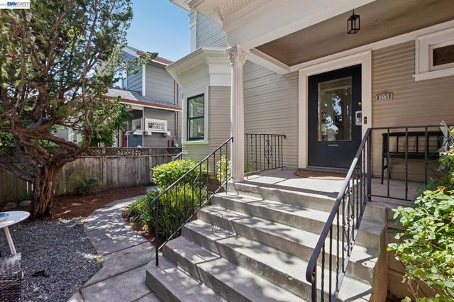 2607 Alcatraz Ave, Berkeley, CA 94705