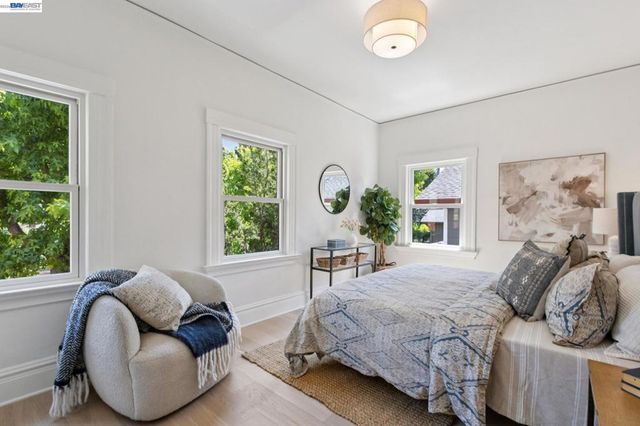 2607 Alcatraz Ave, Berkeley, CA 94705