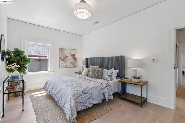 2607 Alcatraz Ave, Berkeley, CA 94705