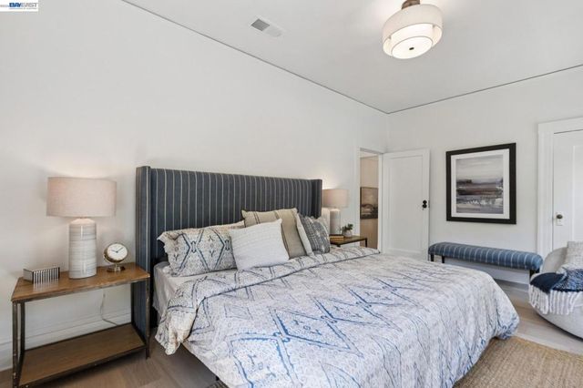2607 Alcatraz Ave, Berkeley, CA 94705