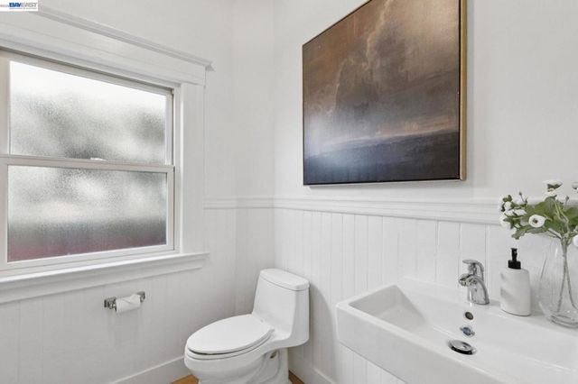 2607 Alcatraz Ave, Berkeley, CA 94705