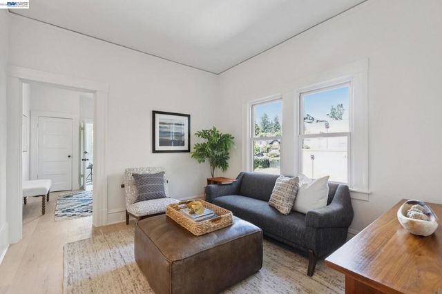 2607 Alcatraz Ave, Berkeley, CA 94705