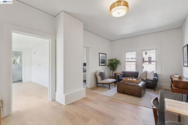 2607 Alcatraz Ave, Berkeley, CA 94705