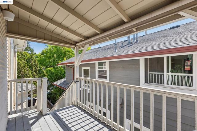 2607 Alcatraz Ave, Berkeley, CA 94705