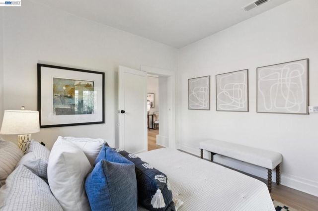2607 Alcatraz Ave, Berkeley, CA 94705
