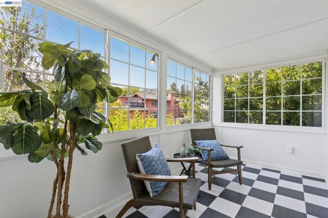 2607 Alcatraz Ave, Berkeley, CA 94705