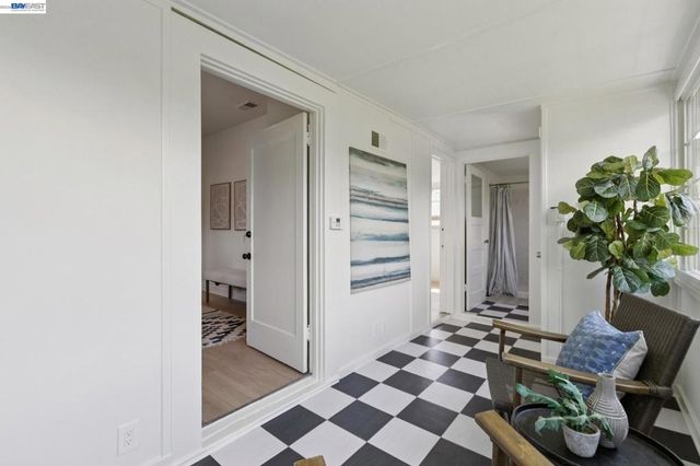 2607 Alcatraz Ave, Berkeley, CA 94705