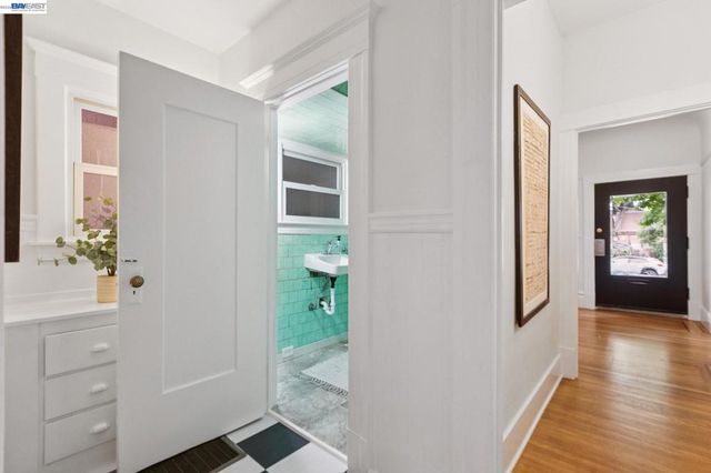 2607 Alcatraz Ave, Berkeley, CA 94705