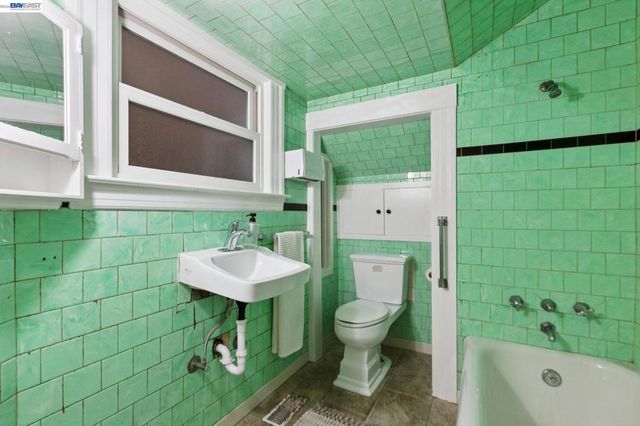 2607 Alcatraz Ave, Berkeley, CA 94705
