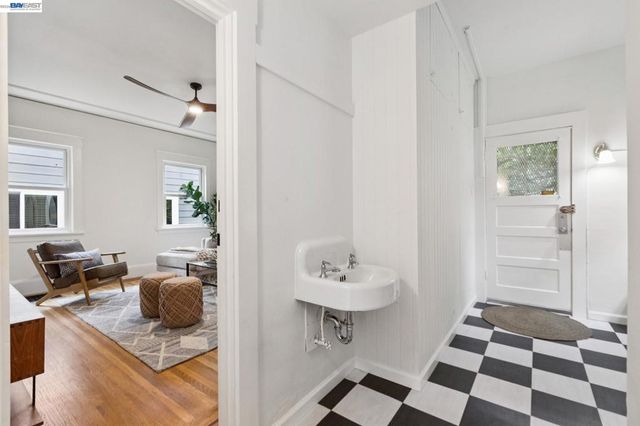 2607 Alcatraz Ave, Berkeley, CA 94705