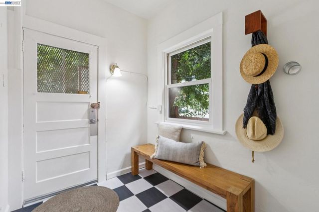 2607 Alcatraz Ave, Berkeley, CA 94705
