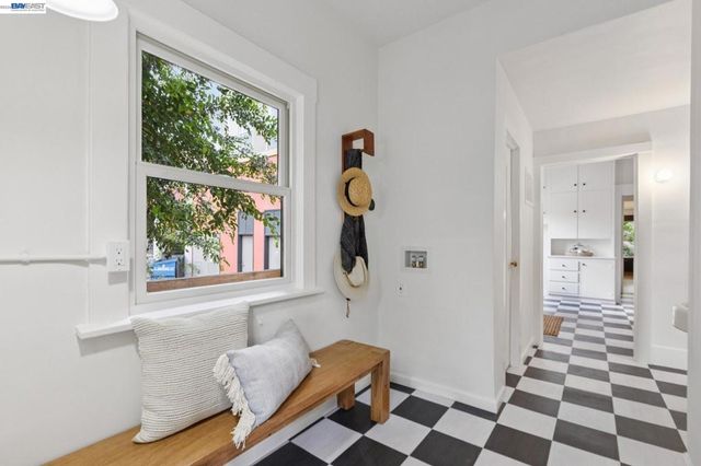 2607 Alcatraz Ave, Berkeley, CA 94705