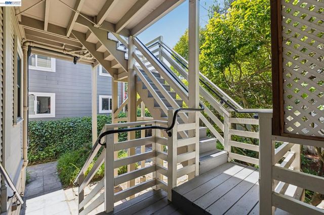 2607 Alcatraz Ave, Berkeley, CA 94705
