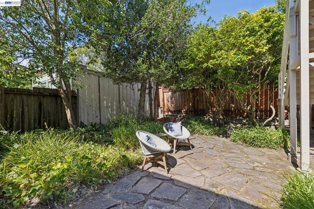2607 Alcatraz Ave, Berkeley, CA 94705