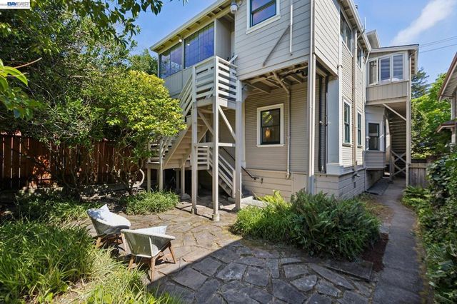 2607 Alcatraz Ave, Berkeley, CA 94705