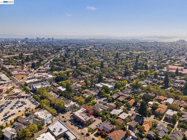 2607 Alcatraz Ave, Berkeley, CA 94705