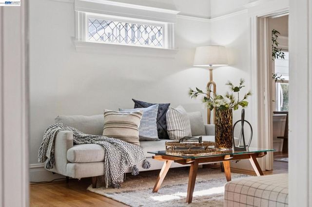 2607 Alcatraz Ave, Berkeley, CA 94705