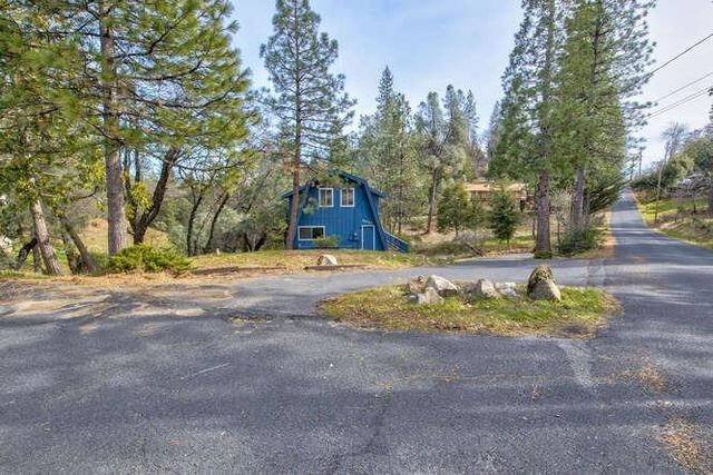 5633 Silver Saddle Dr, Hathaway Pines, CA 95233