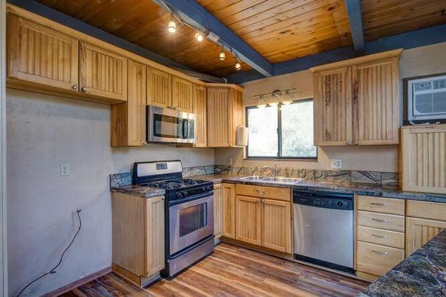 5633 Silver Saddle Dr, Hathaway Pines, CA 95233