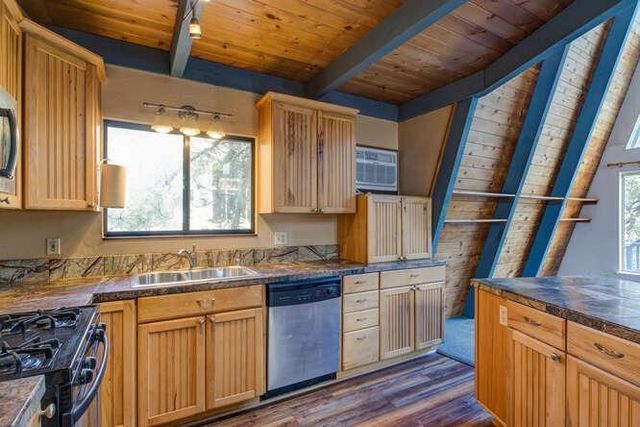 5633 Silver Saddle Dr, Hathaway Pines, CA 95233