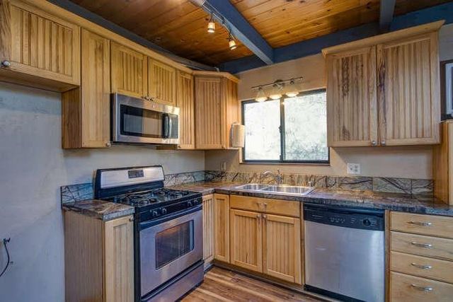 5633 Silver Saddle Dr, Hathaway Pines, CA 95233