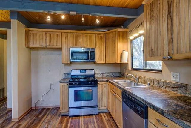 5633 Silver Saddle Dr, Hathaway Pines, CA 95233