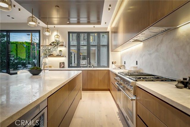 13221 Hesby, Sherman Oaks, CA 91423