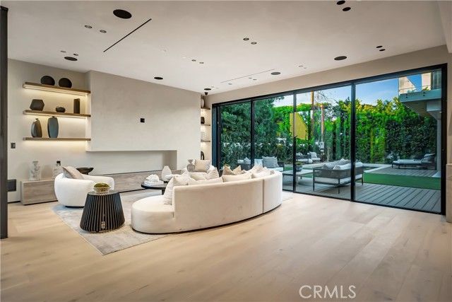 13221 Hesby, Sherman Oaks, CA 91423