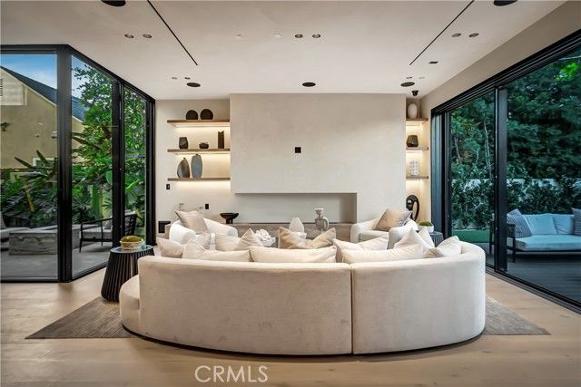 13221 Hesby, Sherman Oaks, CA 91423