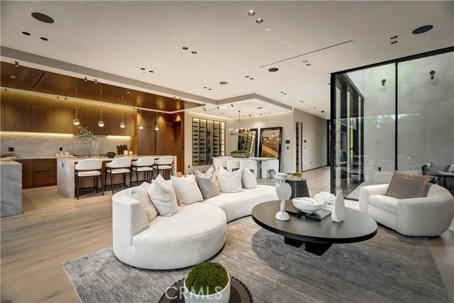 13221 Hesby, Sherman Oaks, CA 91423