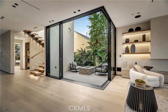 13221 Hesby, Sherman Oaks, CA 91423