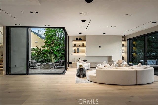 13221 Hesby, Sherman Oaks, CA 91423