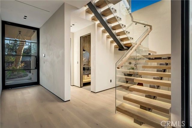 13221 Hesby, Sherman Oaks, CA 91423