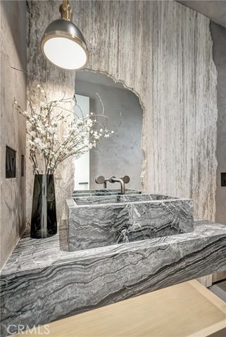 13221 Hesby, Sherman Oaks, CA 91423