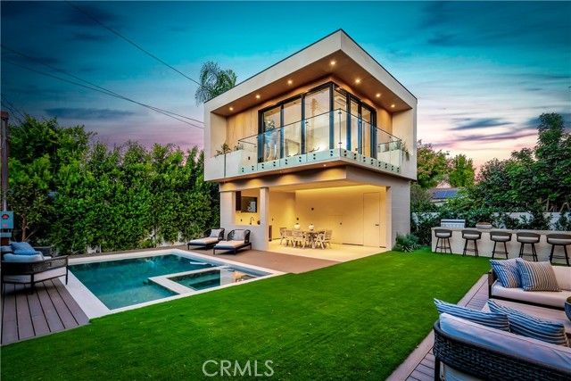 13221 Hesby, Sherman Oaks, CA 91423