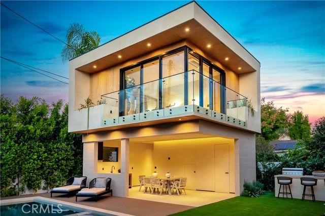 13221 Hesby, Sherman Oaks, CA 91423