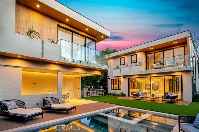 13221 Hesby, Sherman Oaks, CA 91423